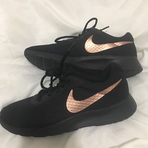 Nike Tanjun Rose Gold Metallic Sneaker